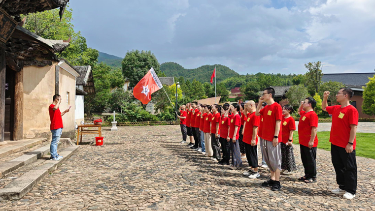 重庆财经职业学院组织全体思政课教师于7月12日至18日在福建龙岩市、厦门市开展系列培训活动。.png